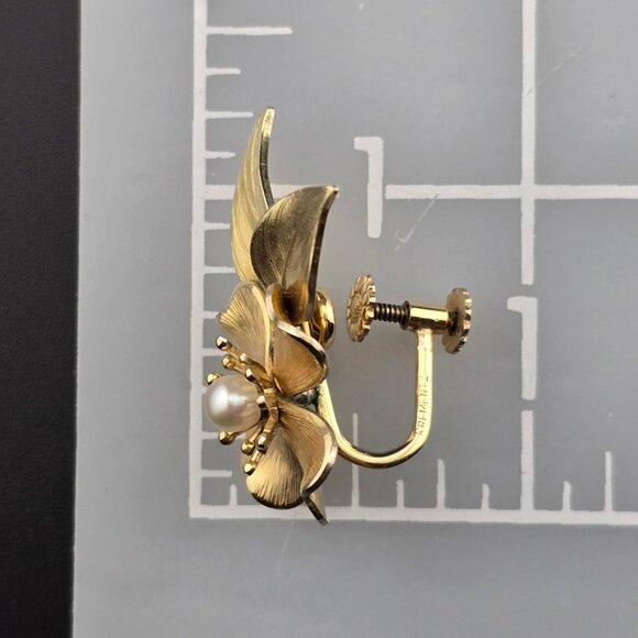 Vintage Krementz Gold-Tone Dogwood Flower Pearl & Leaves Clip-On Earrings - Picture 7 of 7